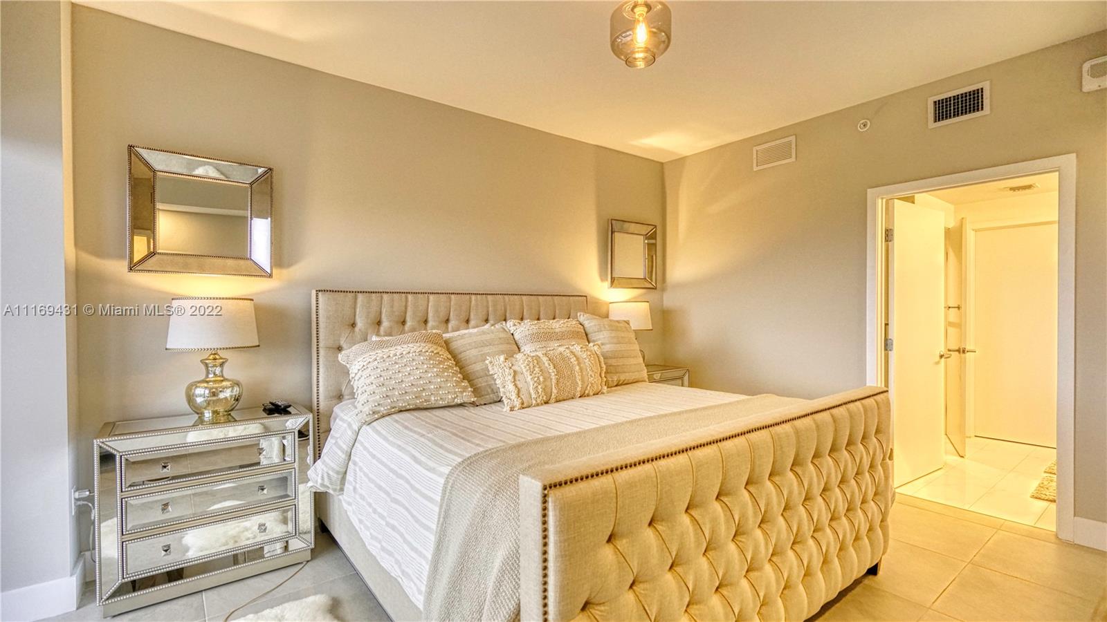 THE HARBOUR SOUTH CONDO - Residential