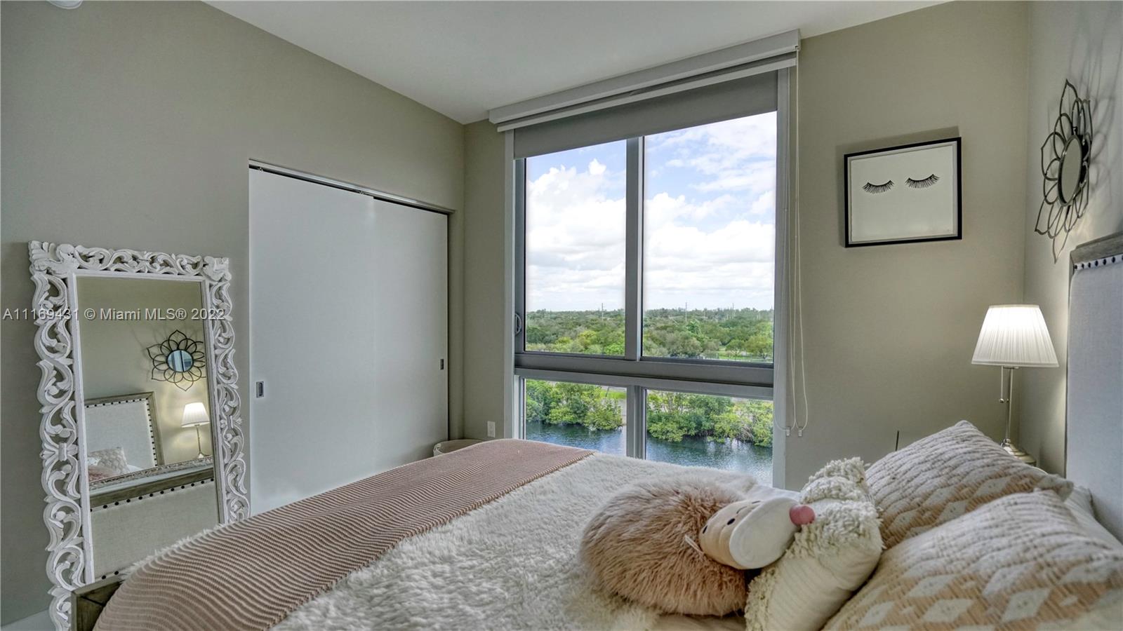 THE HARBOUR SOUTH CONDO - Residential