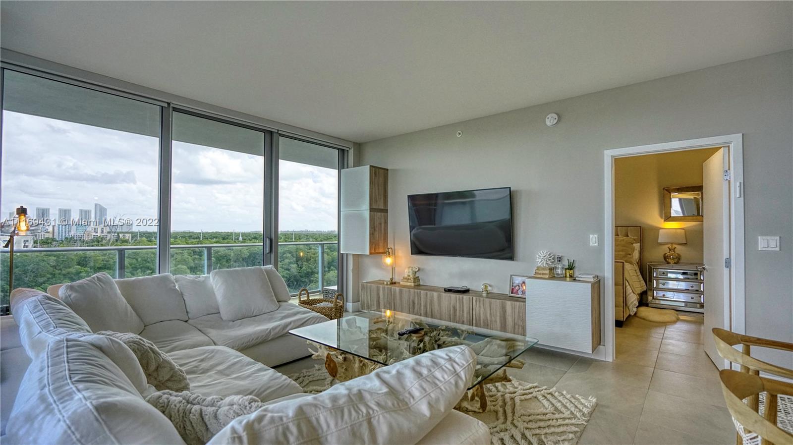 THE HARBOUR SOUTH CONDO - Residential