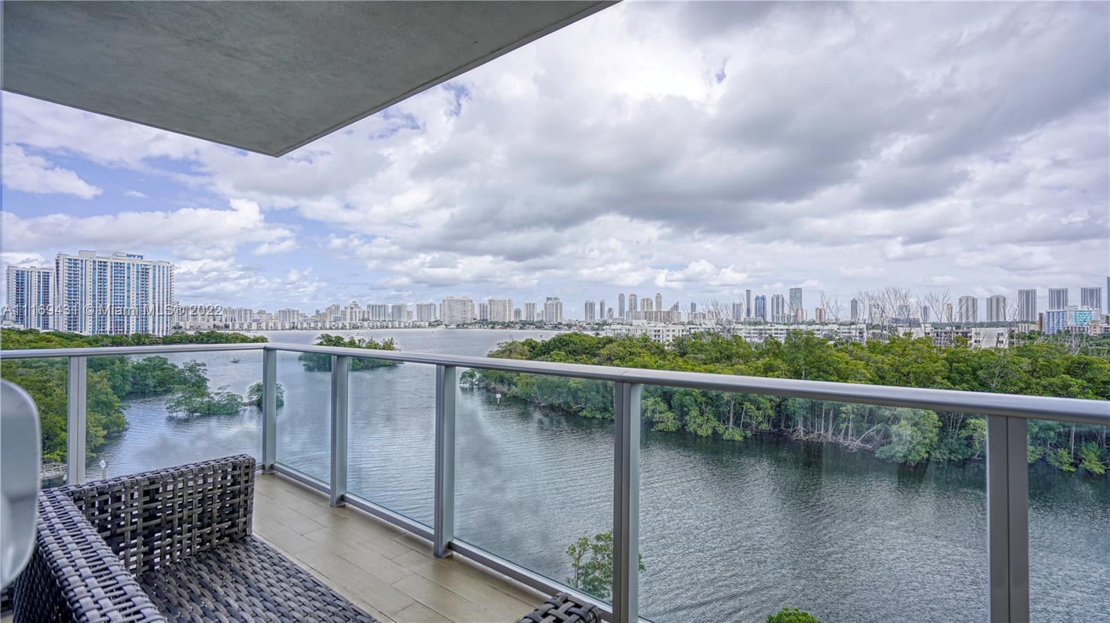 THE HARBOUR SOUTH CONDO - Residential