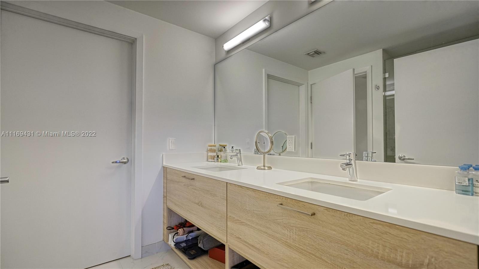 THE HARBOUR SOUTH CONDO - Residential