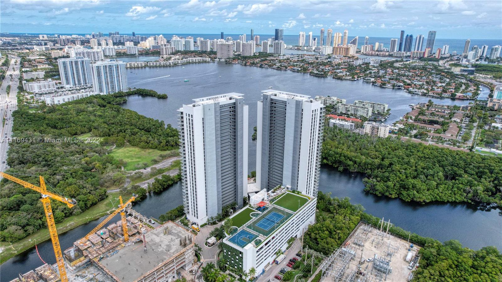 THE HARBOUR SOUTH CONDO - Residential