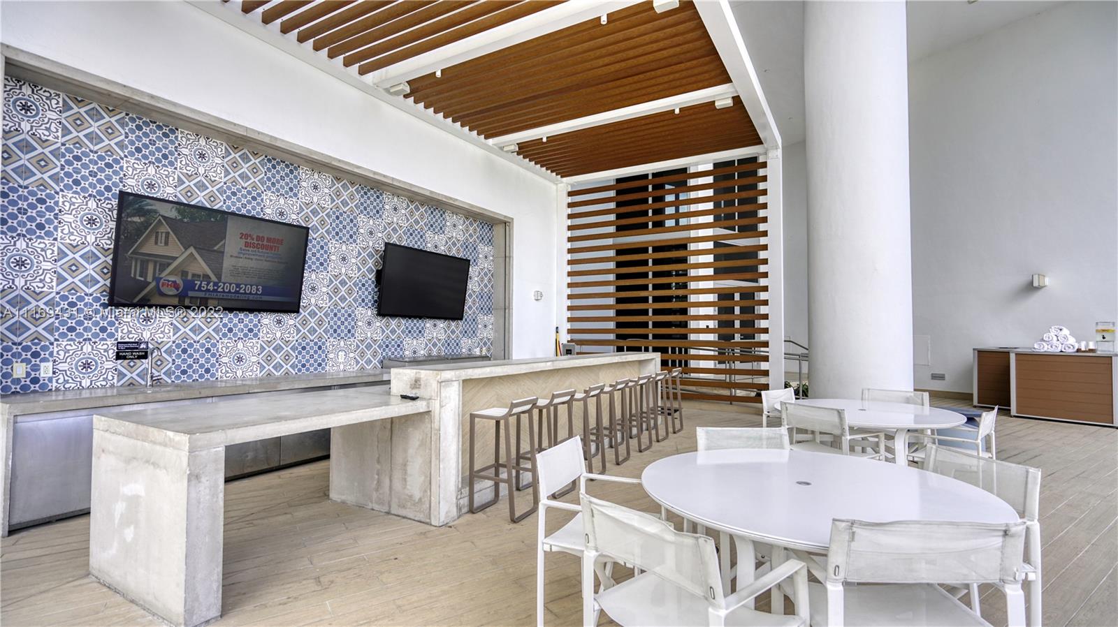 THE HARBOUR SOUTH CONDO - Residential