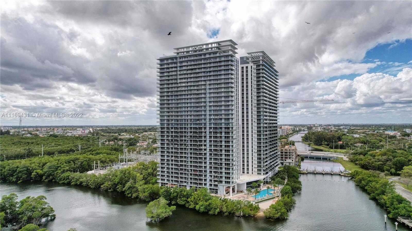 THE HARBOUR SOUTH CONDO - Residential