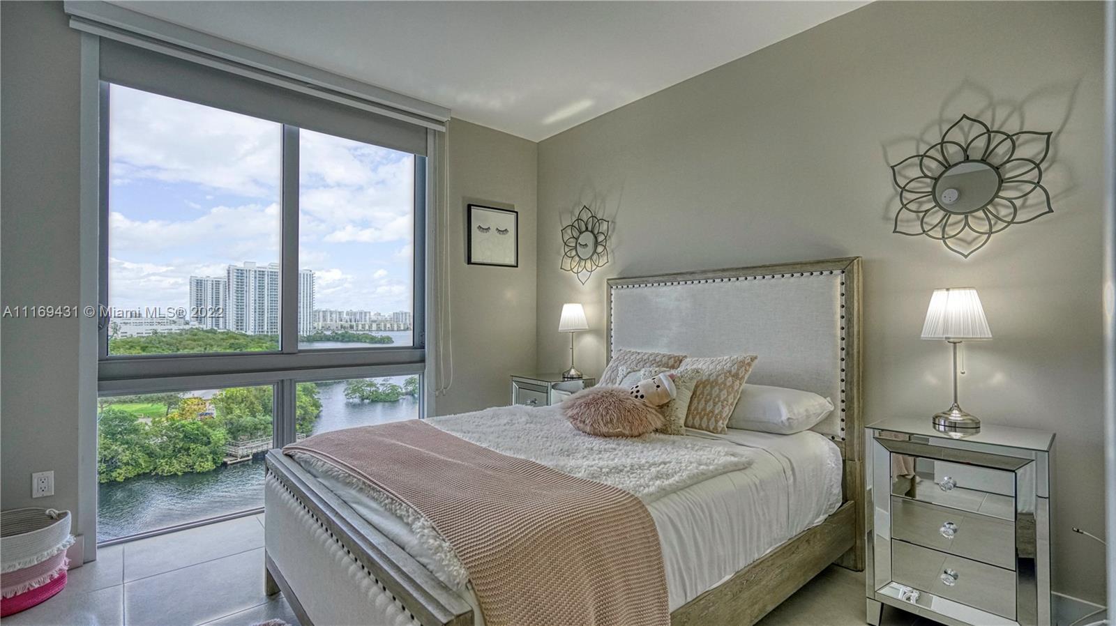 THE HARBOUR SOUTH CONDO - Residential