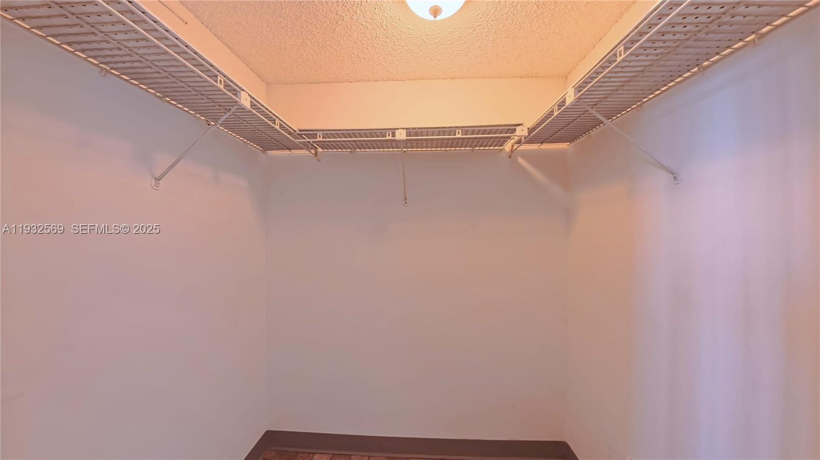 MEADOWBROOK LAKES VIEW CO - Residential