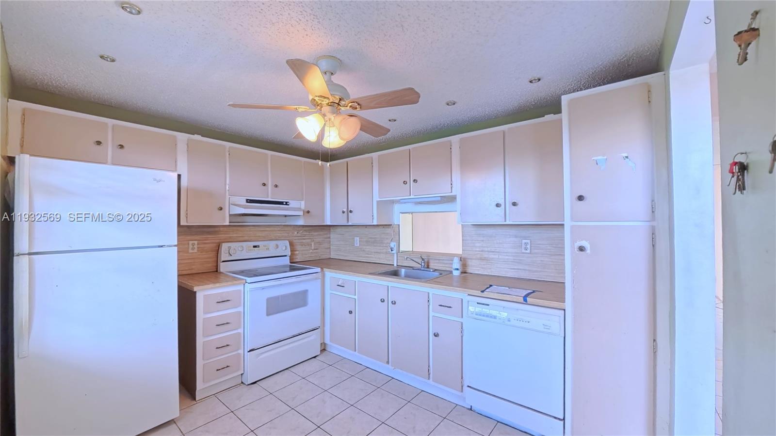 MEADOWBROOK LAKES VIEW CO - Residential