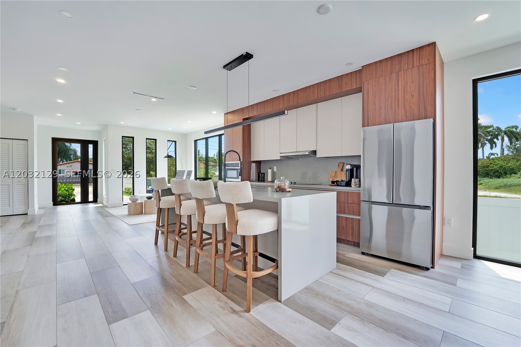 HOLLYWOOD TERRACE - Residential