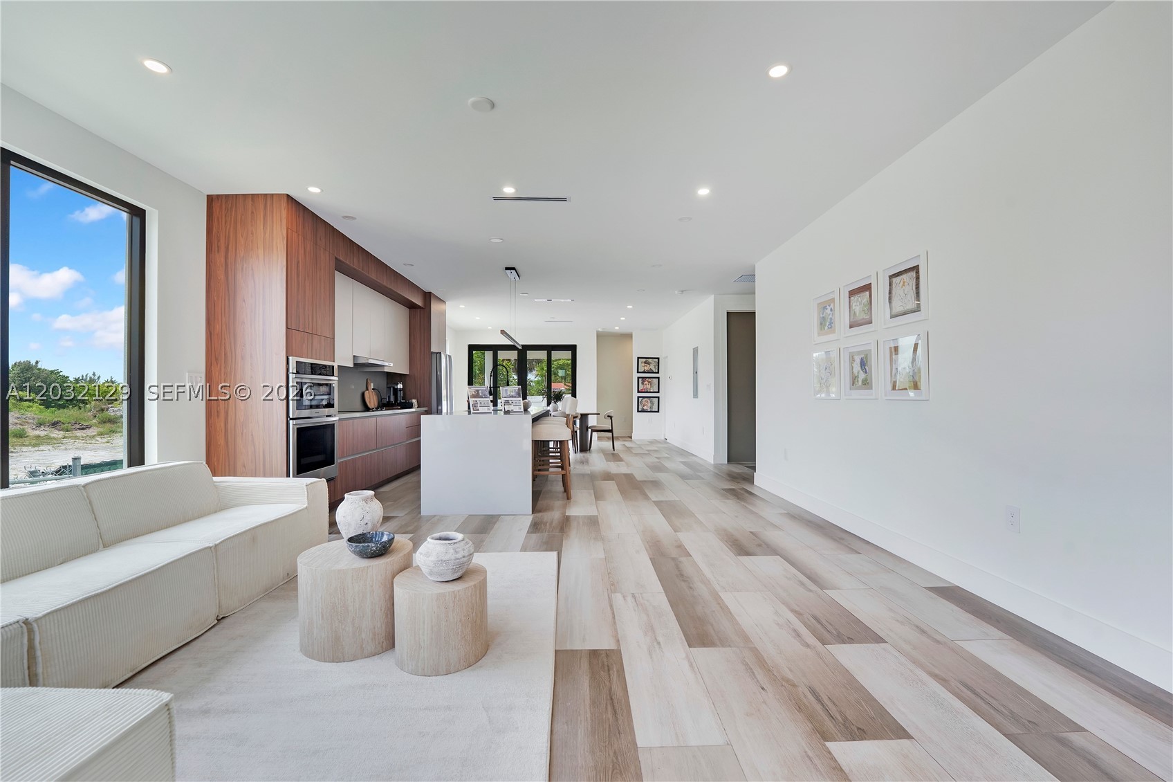HOLLYWOOD TERRACE - Residential