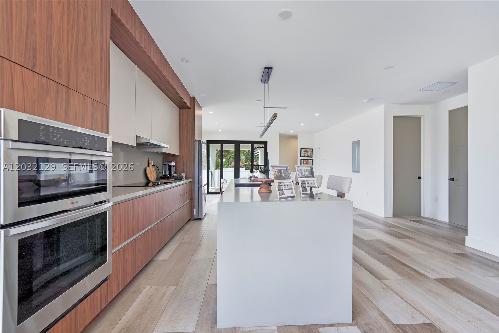 HOLLYWOOD TERRACE - Residential