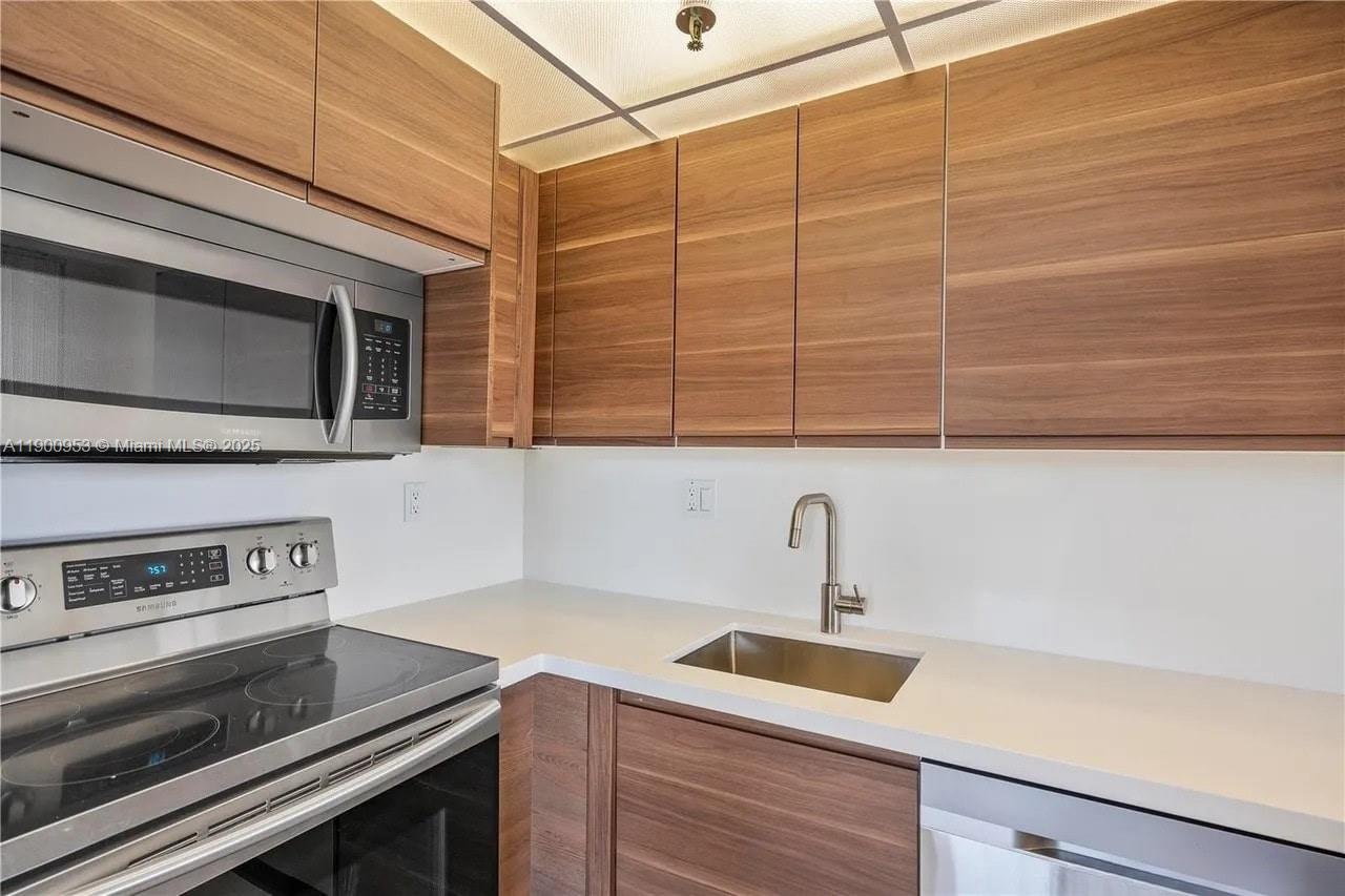 GREYNOLDS PARK CLUB CONDO - Residential