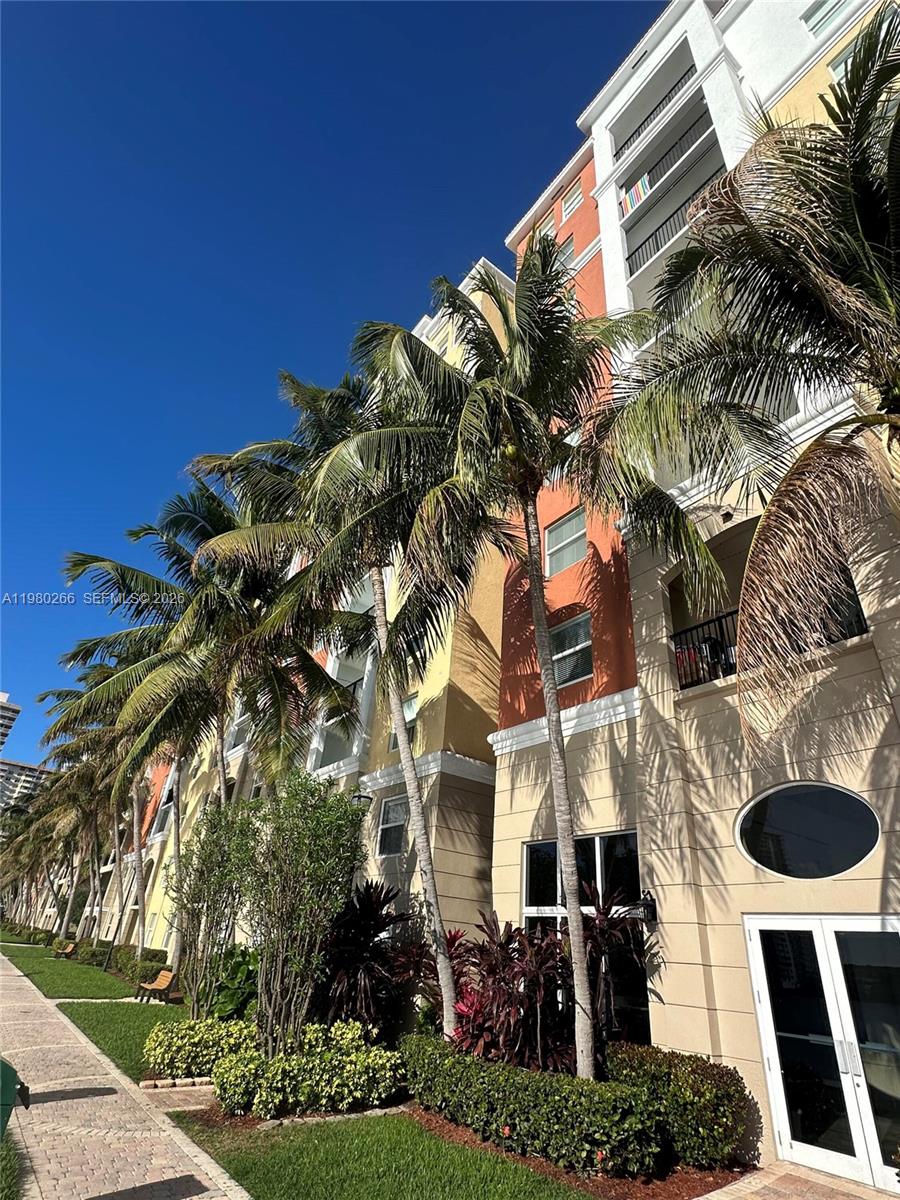PORTO BELLAGIO CONDO - Residential