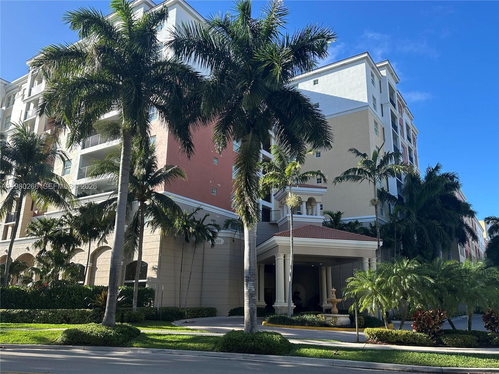 Rare corner penthouse with sweeping direct bay views, exceptional privacy, and abundant natural light. This top-floor residence features a spacious open layout, large bedrooms and stunning water views throughout the day. Includes two assigned parking spaces — a valuable feature. Ideally located steps from the beach, with shops, restaurants, and daily conveniences within walking distance. Pet-friendly building with healthy reserves and low condo fees.  Priced for a quick sale.