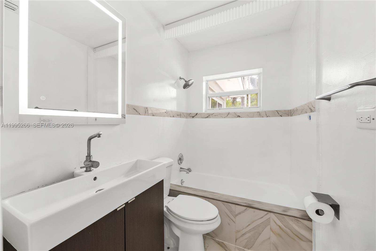 HOLLYWOOD COUNTRY CLUB DI - Residential