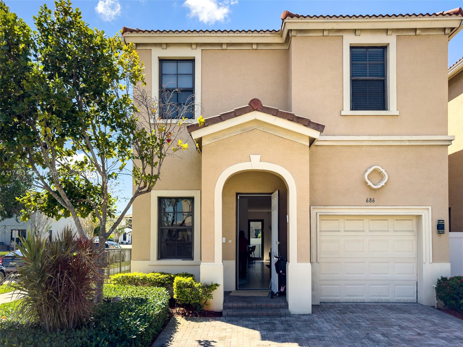 CHAMPION LAKES - Residential