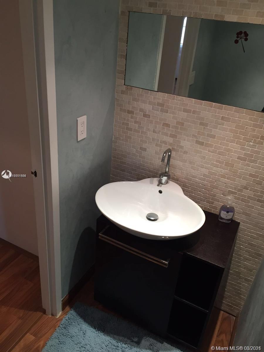 VENETIA CONDO - Residential Lease