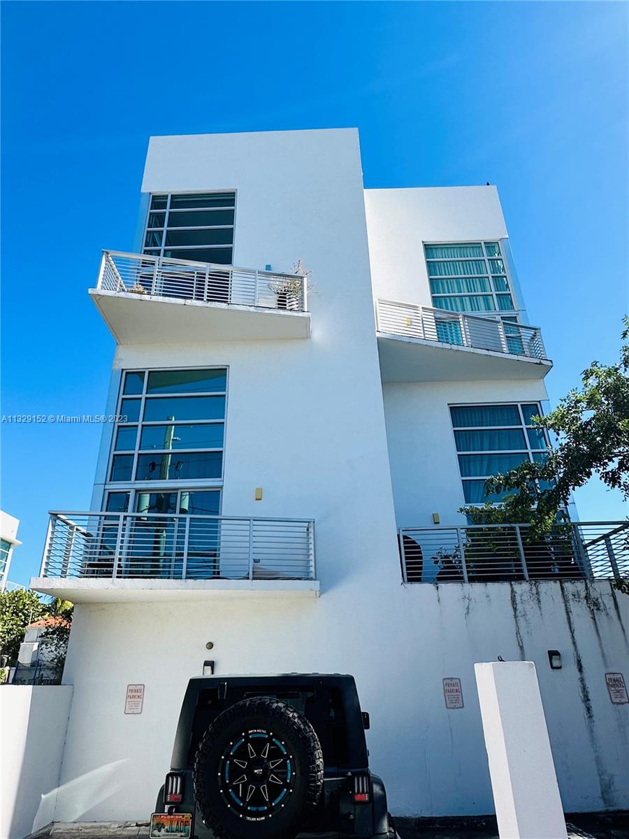 VILAMUR CONDO - Residential Lease
