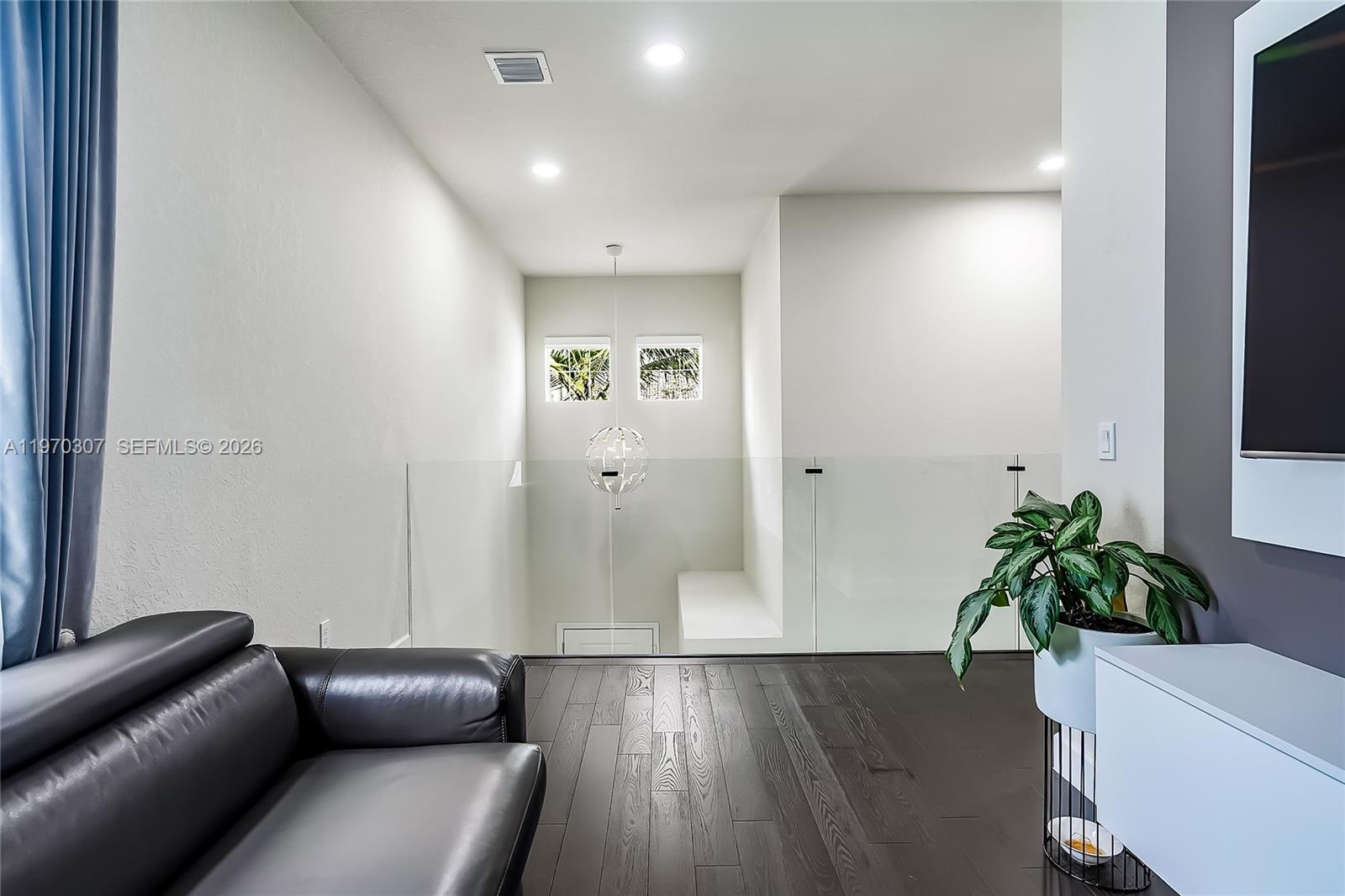HILLCREST COUNTRY CLUB SO - Residential