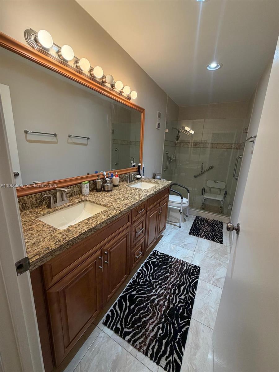 HUNTINGTON POINTE - Residential