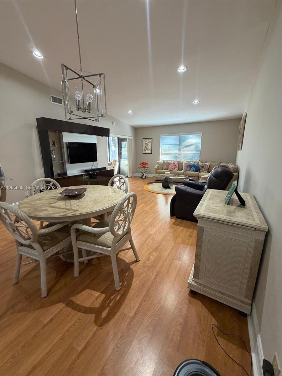 HUNTINGTON POINTE - Residential