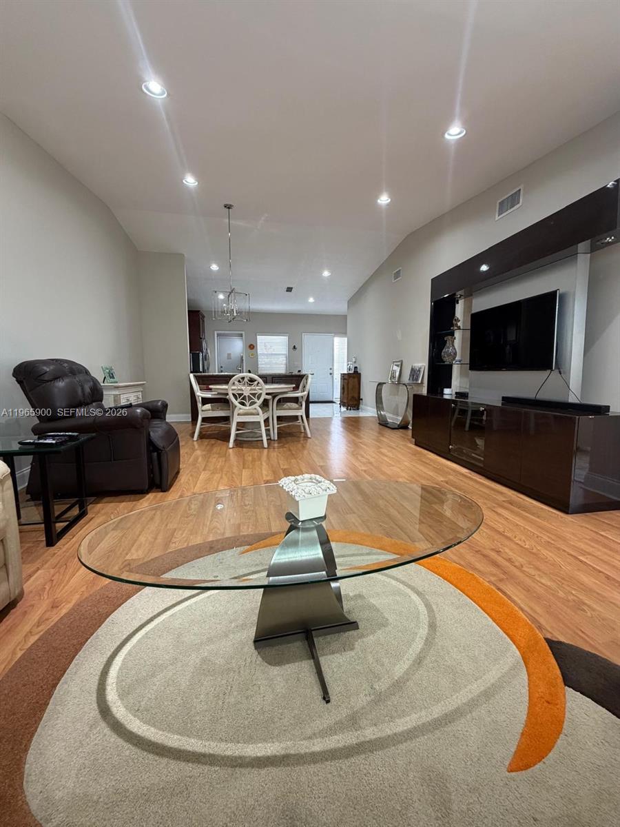 HUNTINGTON POINTE - Residential