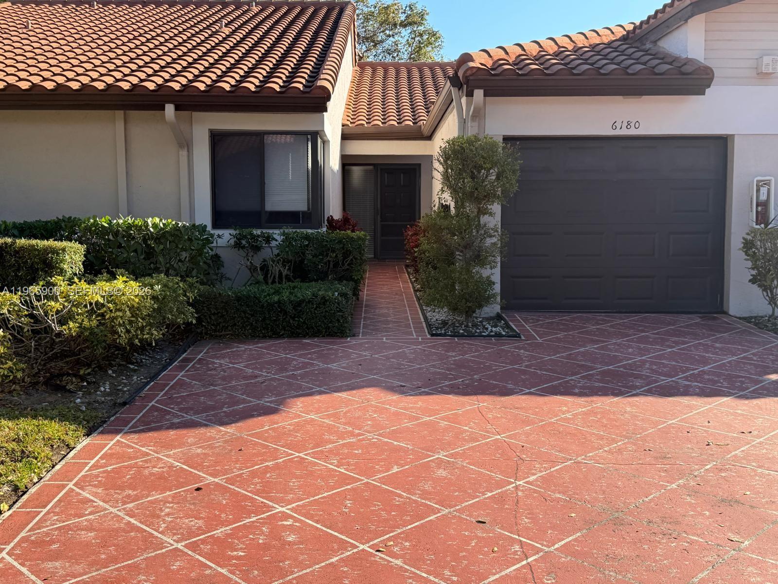 HUNTINGTON POINTE - Residential