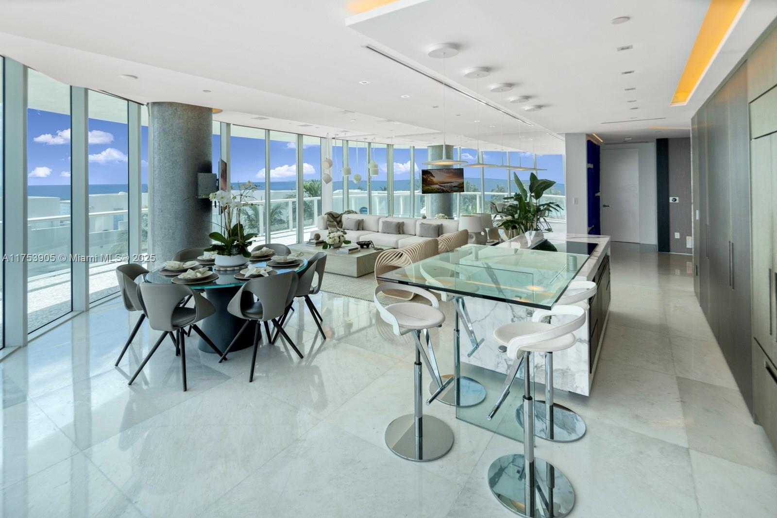 CONTINUUM ON SOUTH BEACH - Residential
