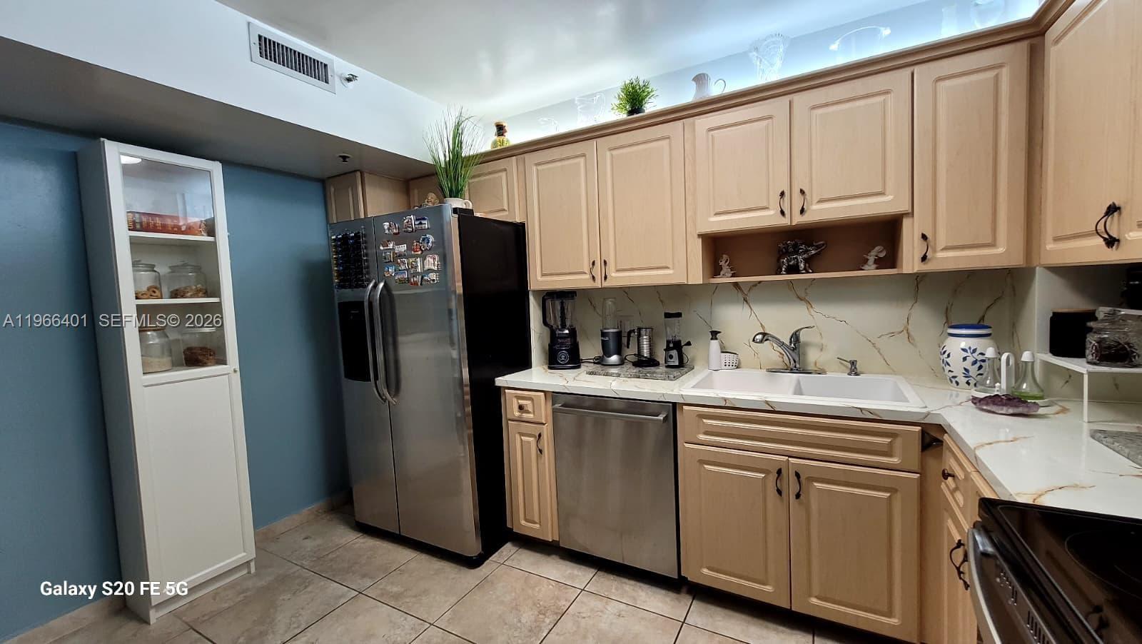 HILLCREST EAST NO 26 COND - Residential