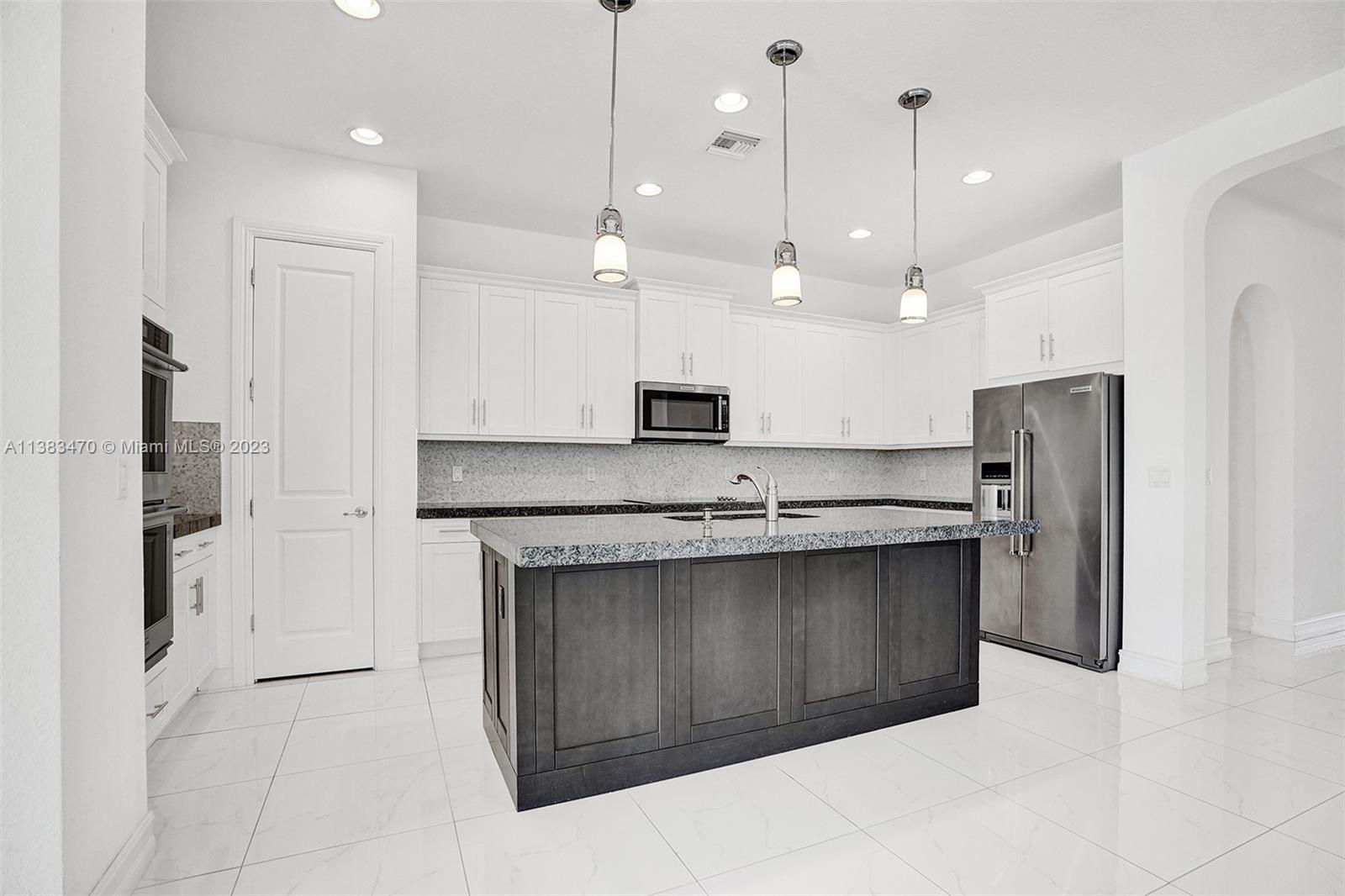 PEMBROKE LAKES SOUTH - Residential