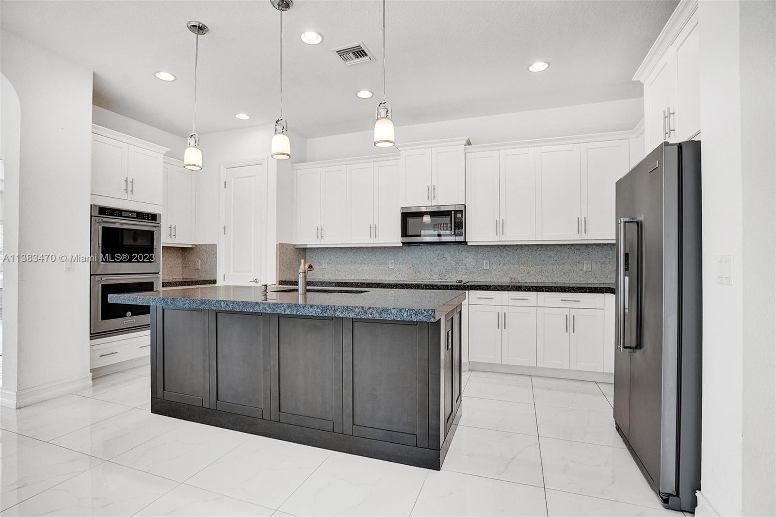 PEMBROKE LAKES SOUTH - Residential