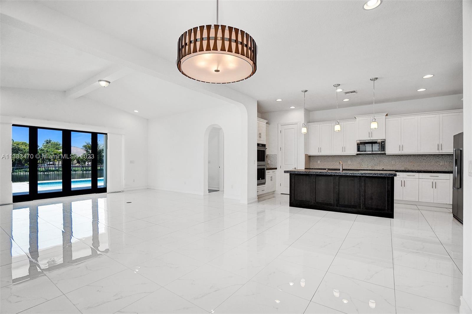 PEMBROKE LAKES SOUTH - Residential