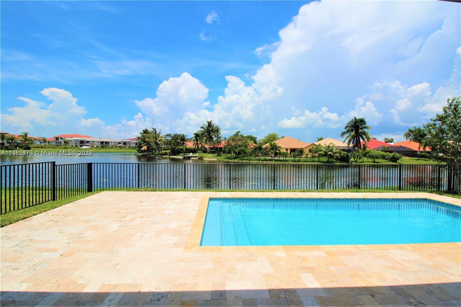 PEMBROKE LAKES SOUTH - Residential