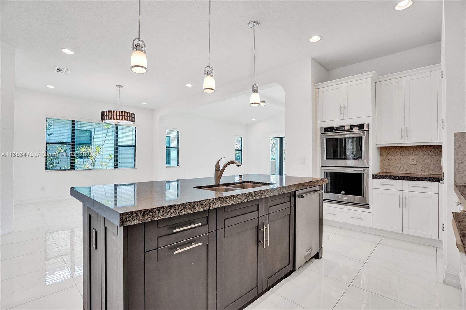 PEMBROKE LAKES SOUTH - Residential