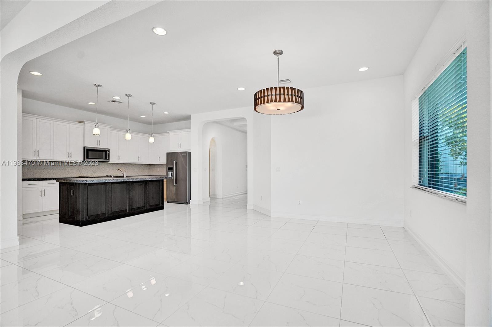 PEMBROKE LAKES SOUTH - Residential