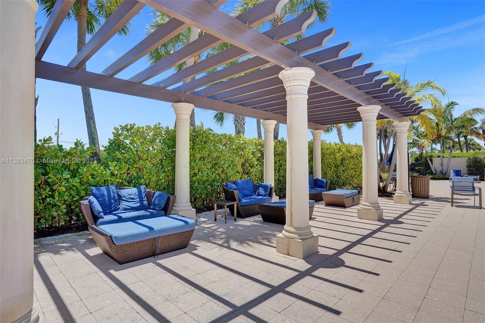 PEMBROKE LAKES SOUTH - Residential