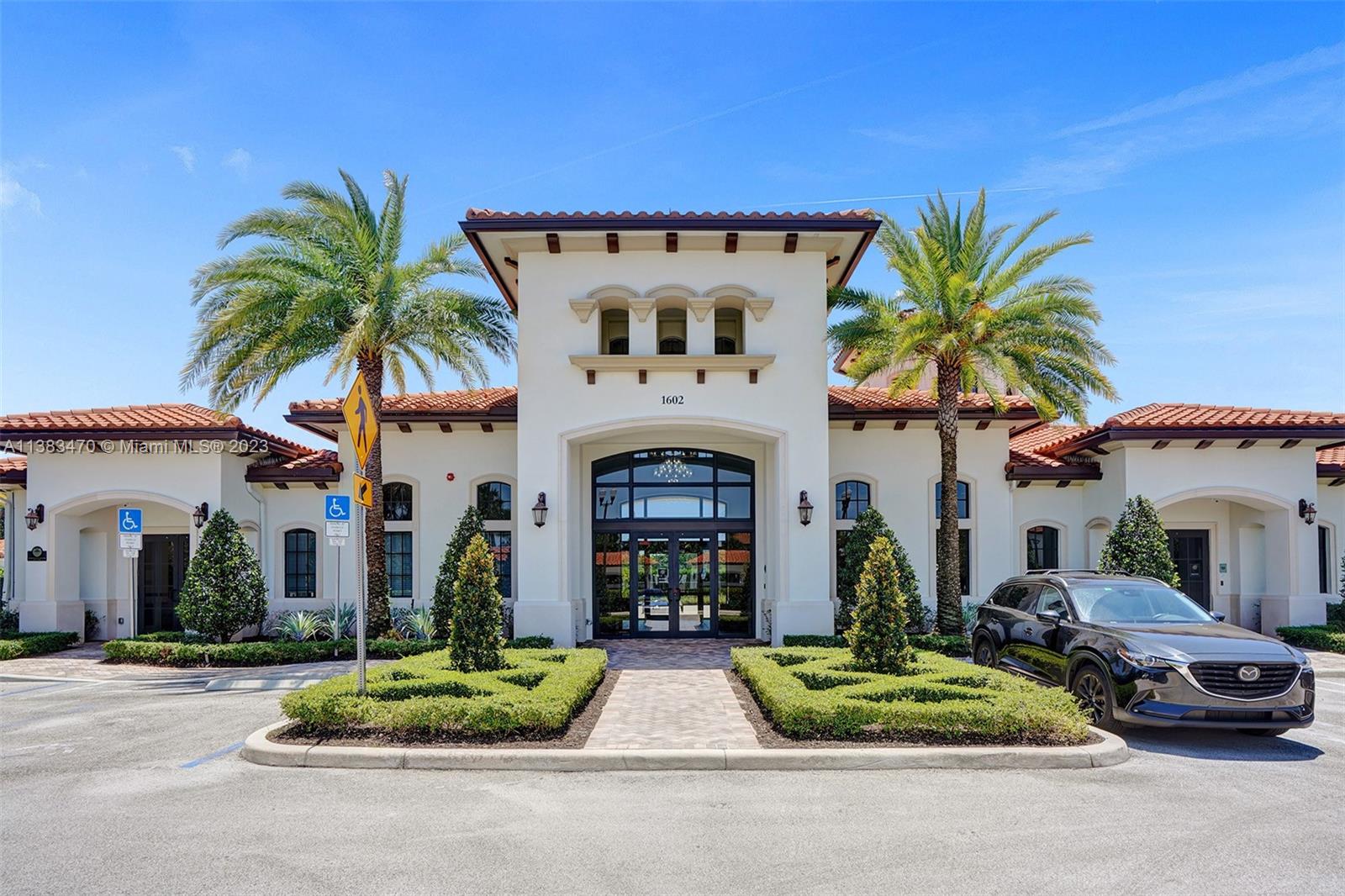 PEMBROKE LAKES SOUTH - Residential