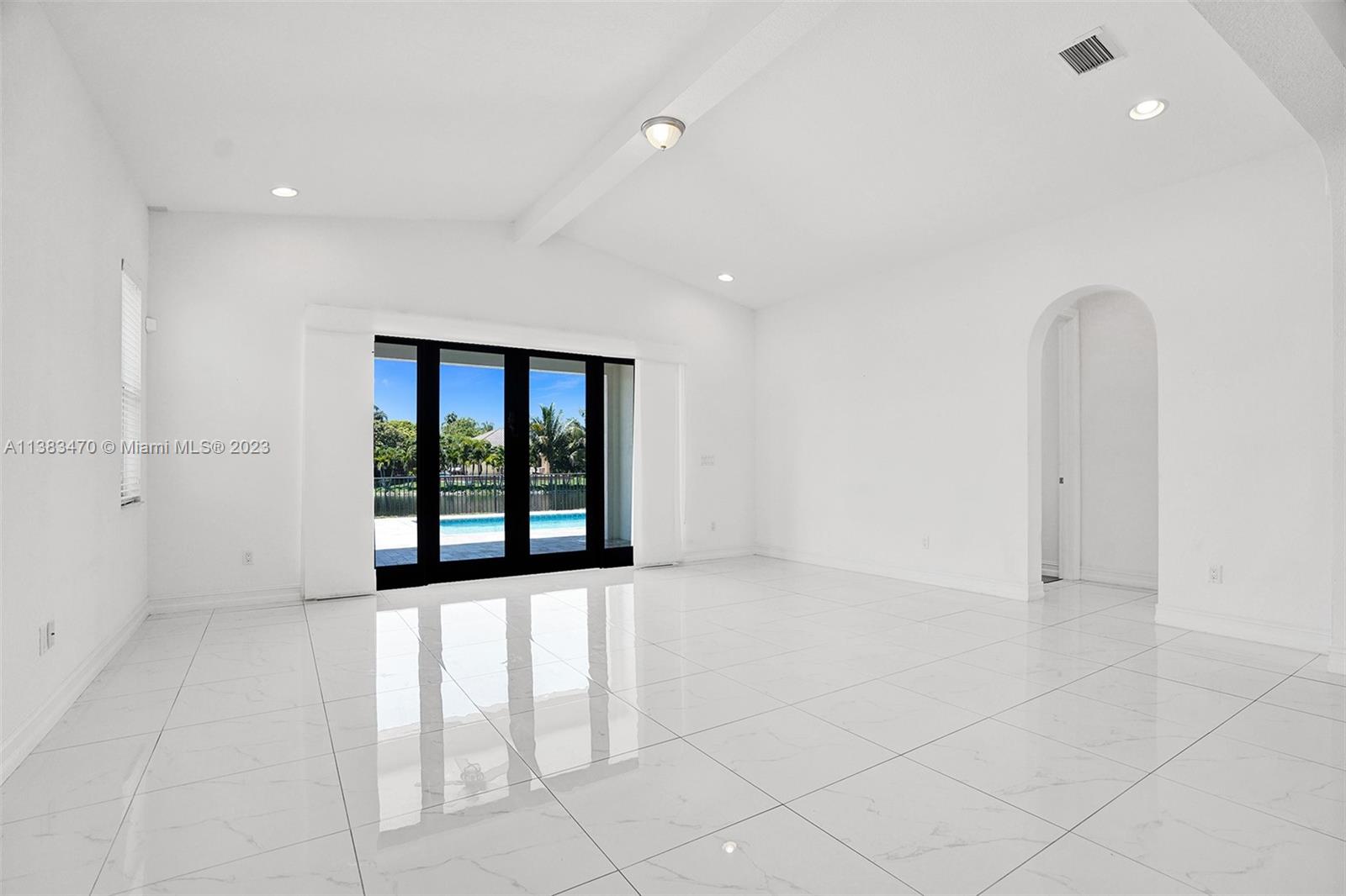 PEMBROKE LAKES SOUTH - Residential