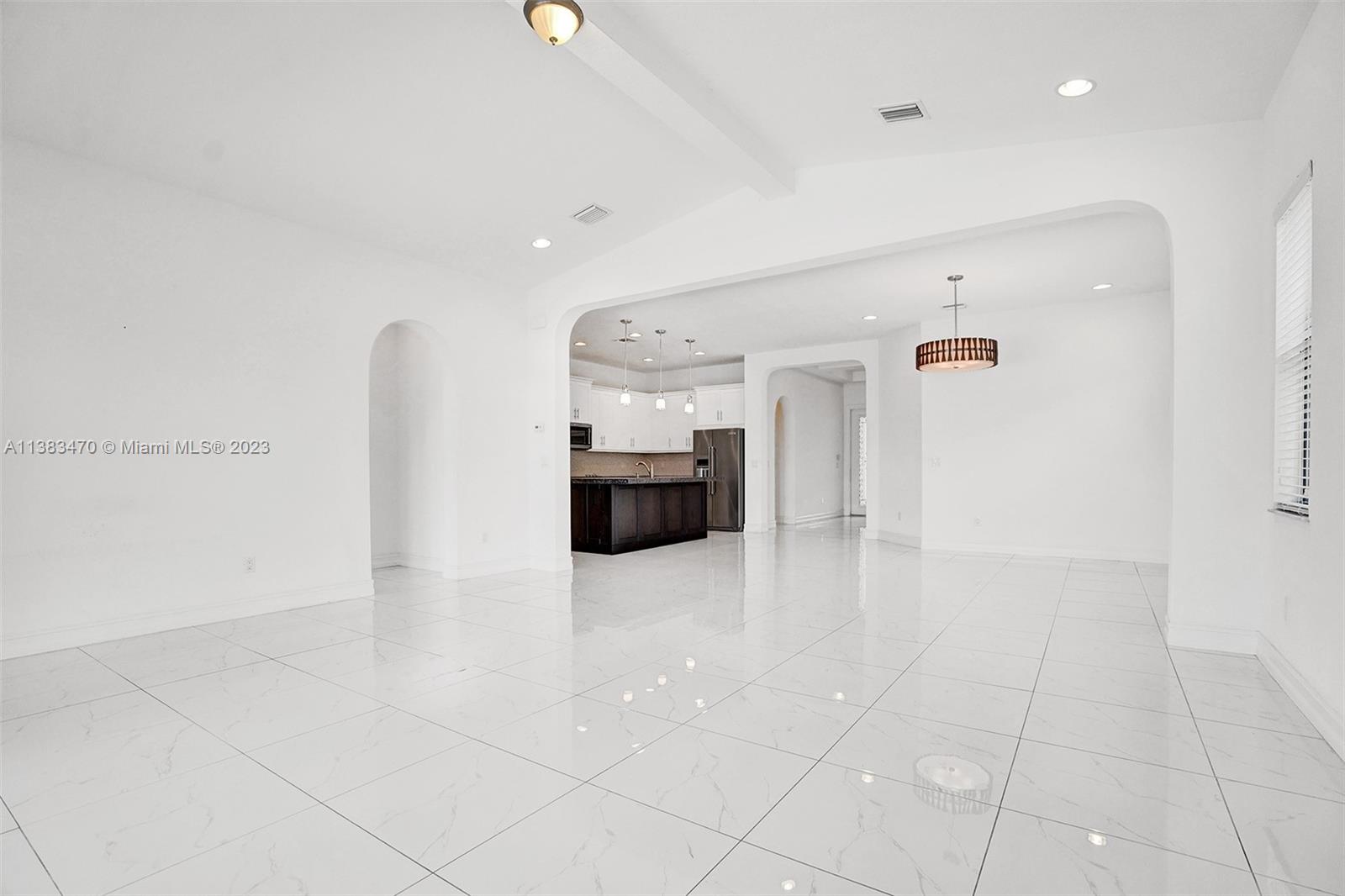 PEMBROKE LAKES SOUTH - Residential