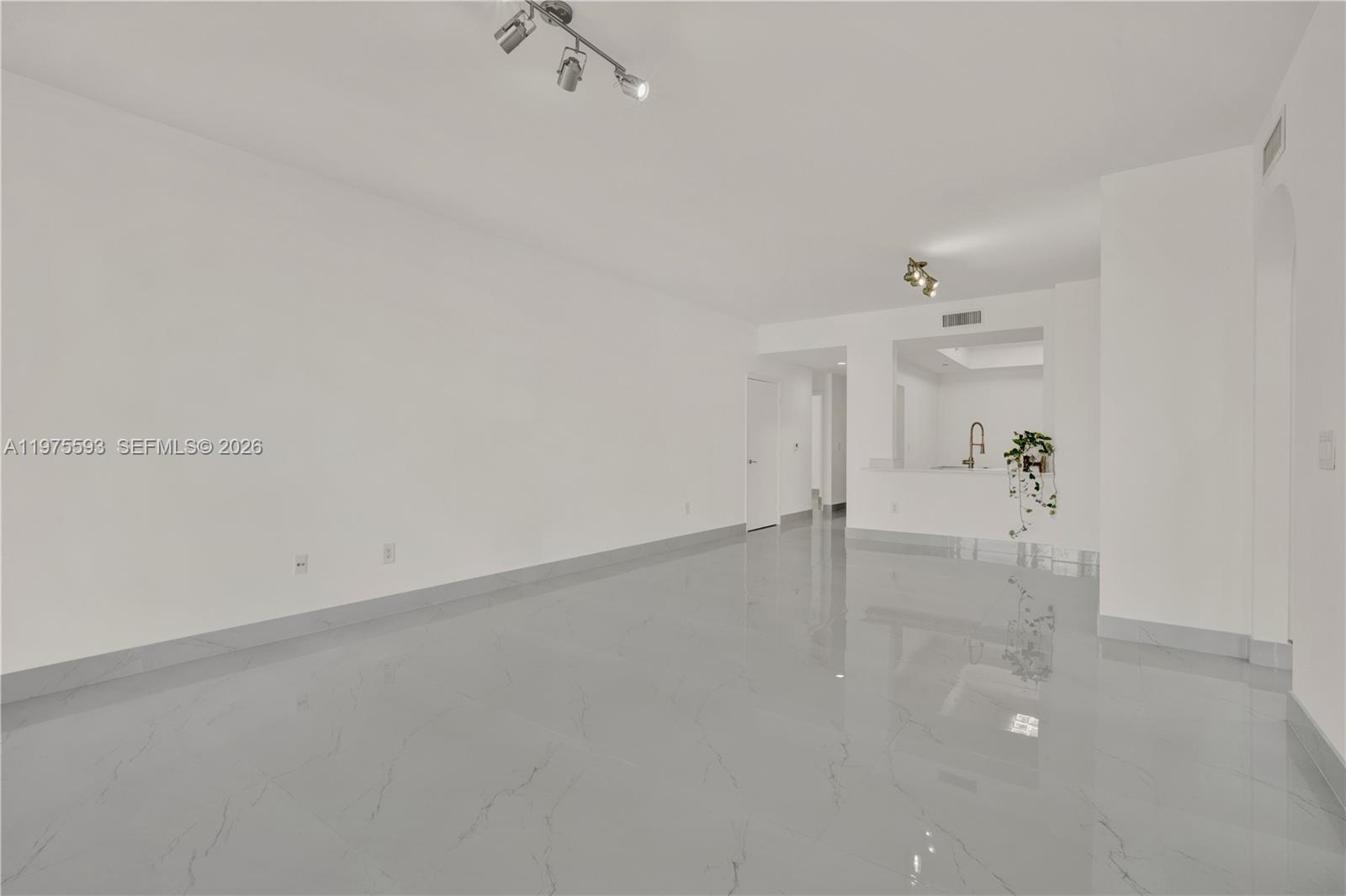 AVENTURA MARINA CONDO NUM - Residential