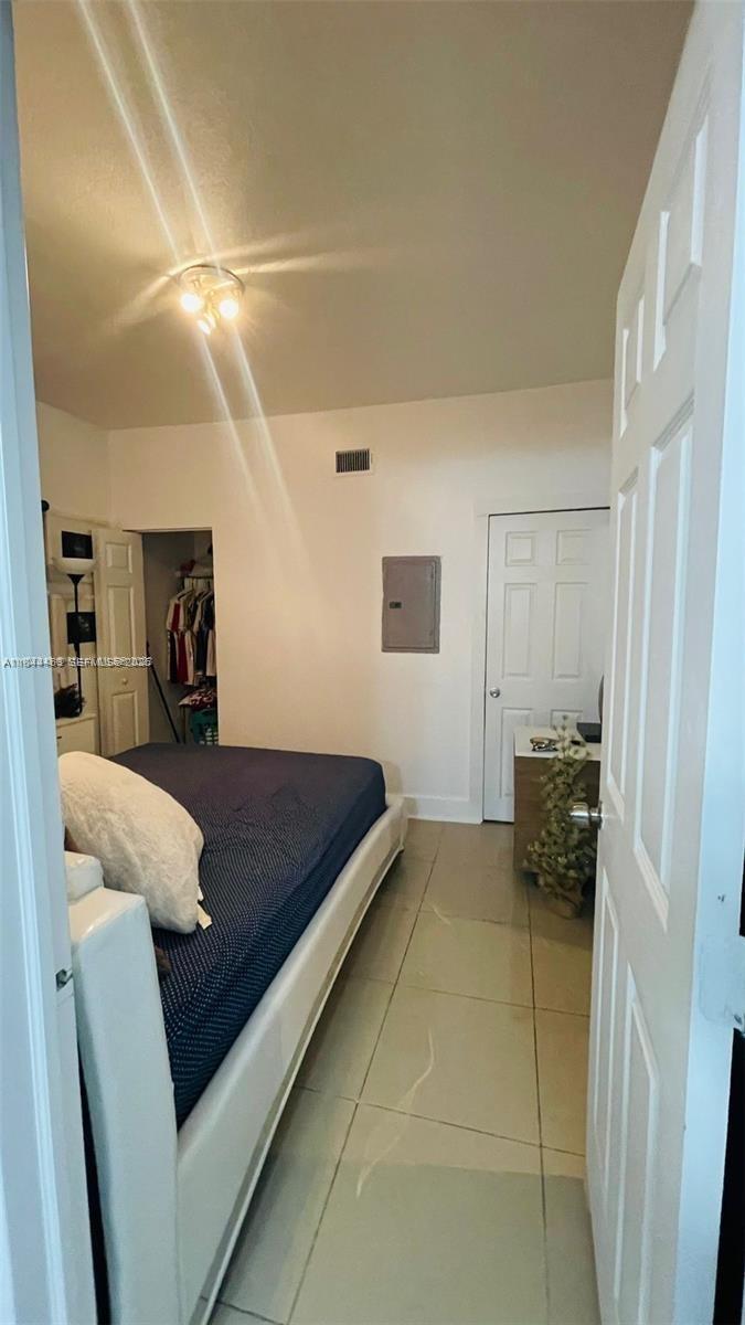 BRICKELL RIVERVIEW - Residential Income