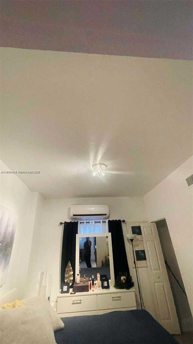 BRICKELL RIVERVIEW - Residential Income