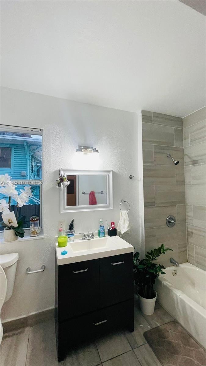 BRICKELL RIVERVIEW - Residential Income
