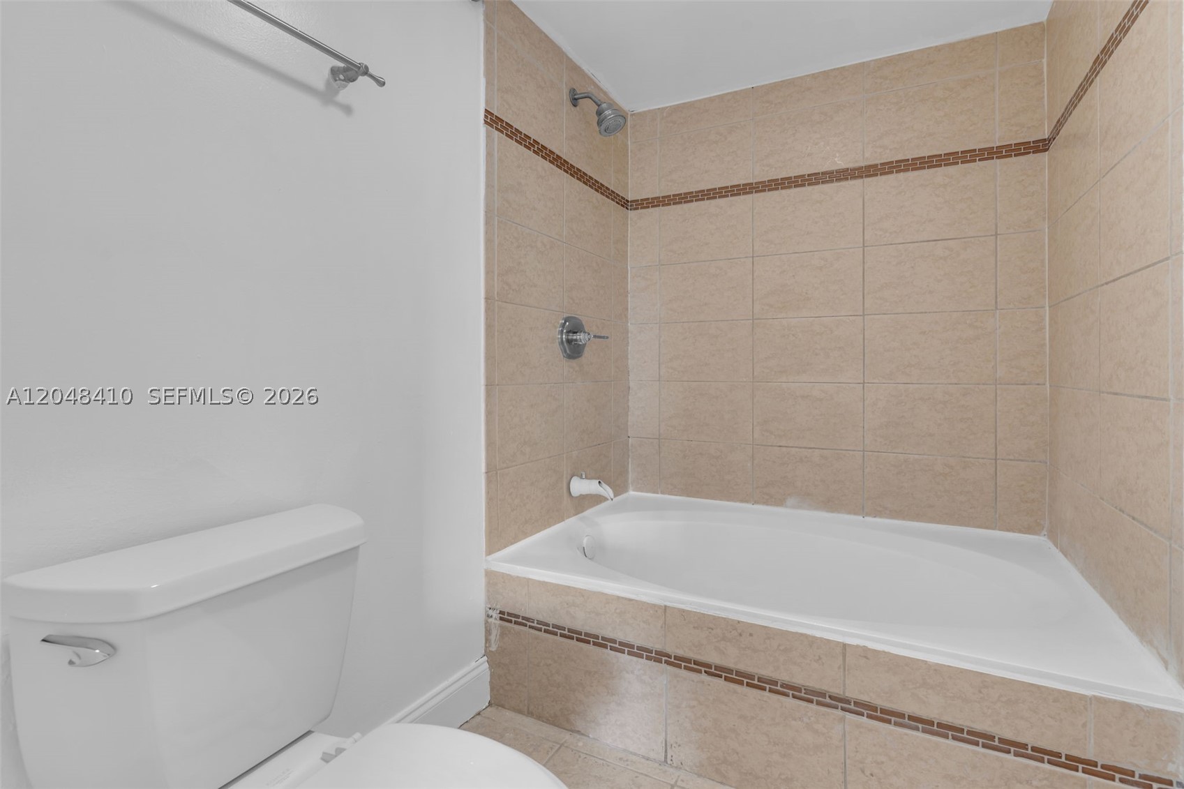 COUNTRY CLUB VILLAS TH CO - Residential