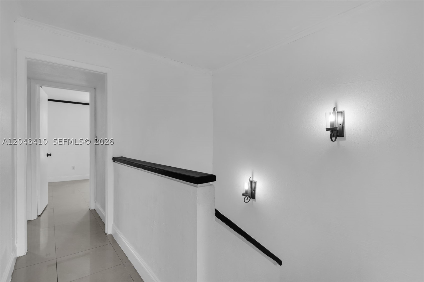 COUNTRY CLUB VILLAS TH CO - Residential
