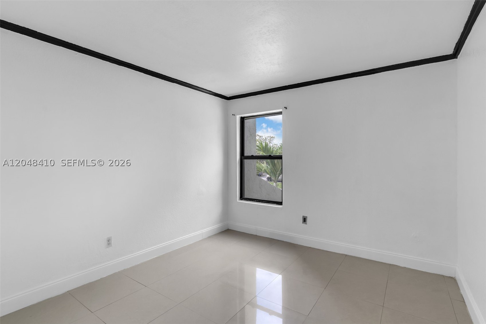 COUNTRY CLUB VILLAS TH CO - Residential