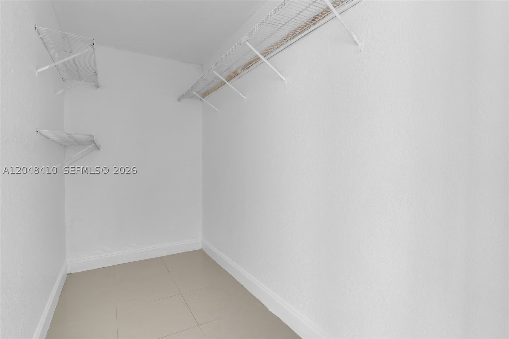 COUNTRY CLUB VILLAS TH CO - Residential