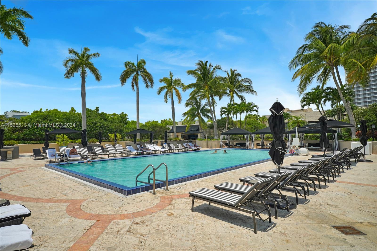 THE EXECUTIVE RESIDENCES - Residential