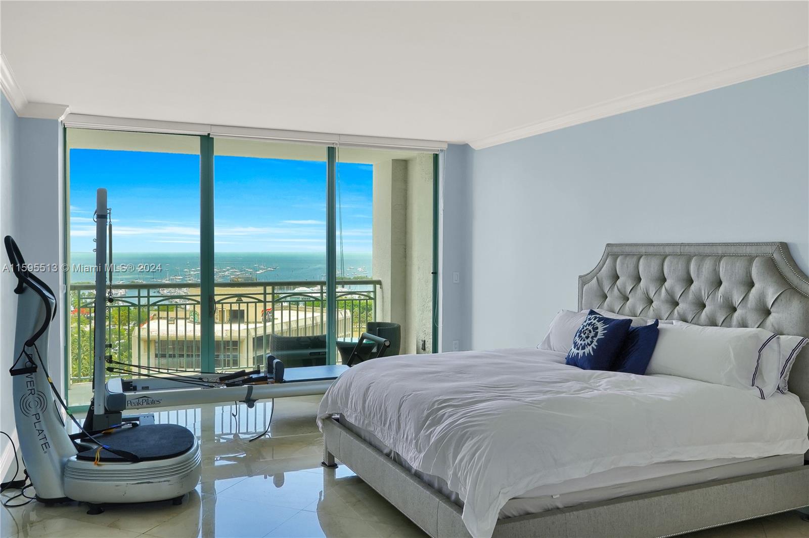 THE EXECUTIVE RESIDENCES - Residential