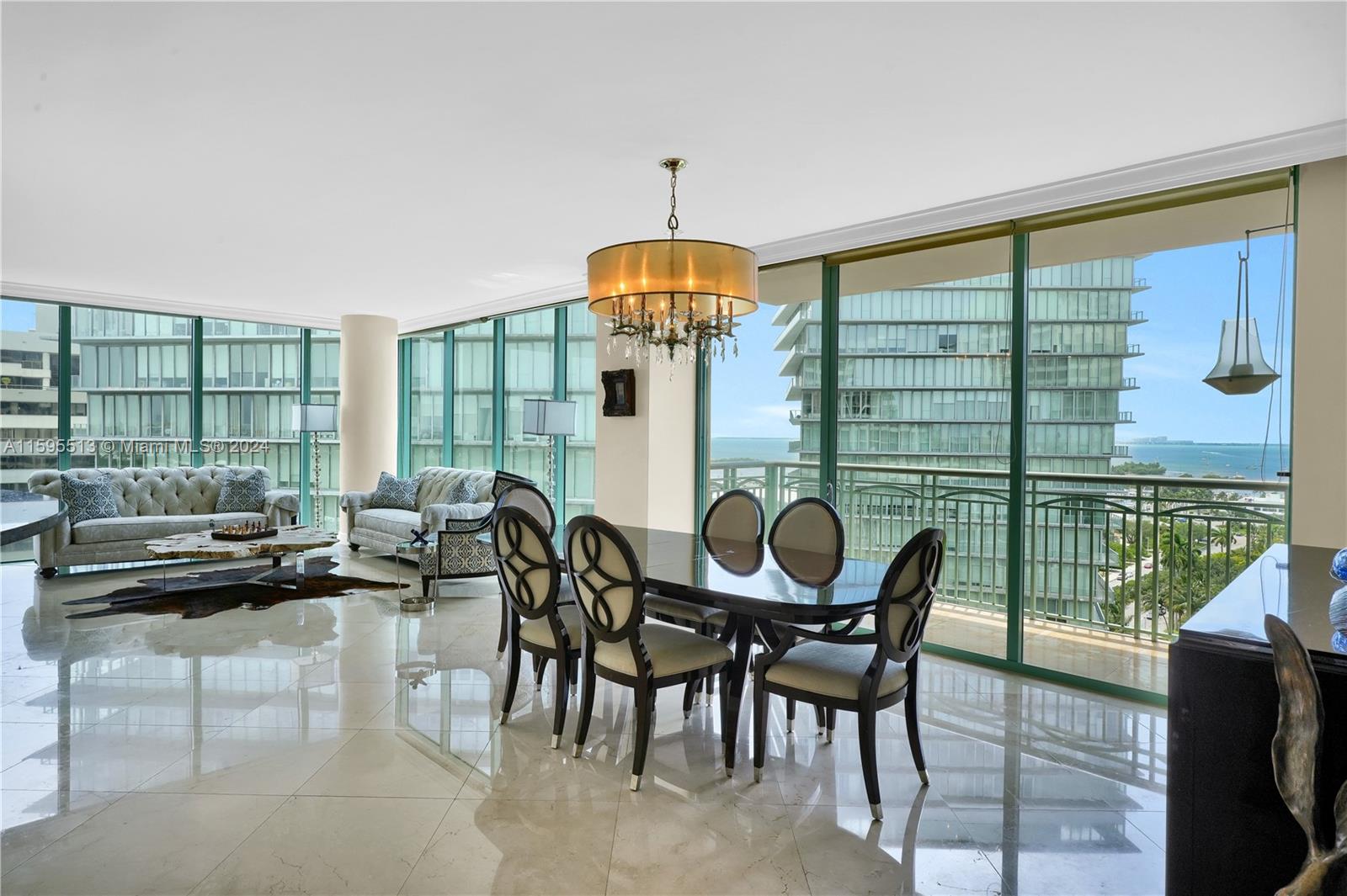 THE EXECUTIVE RESIDENCES - Residential