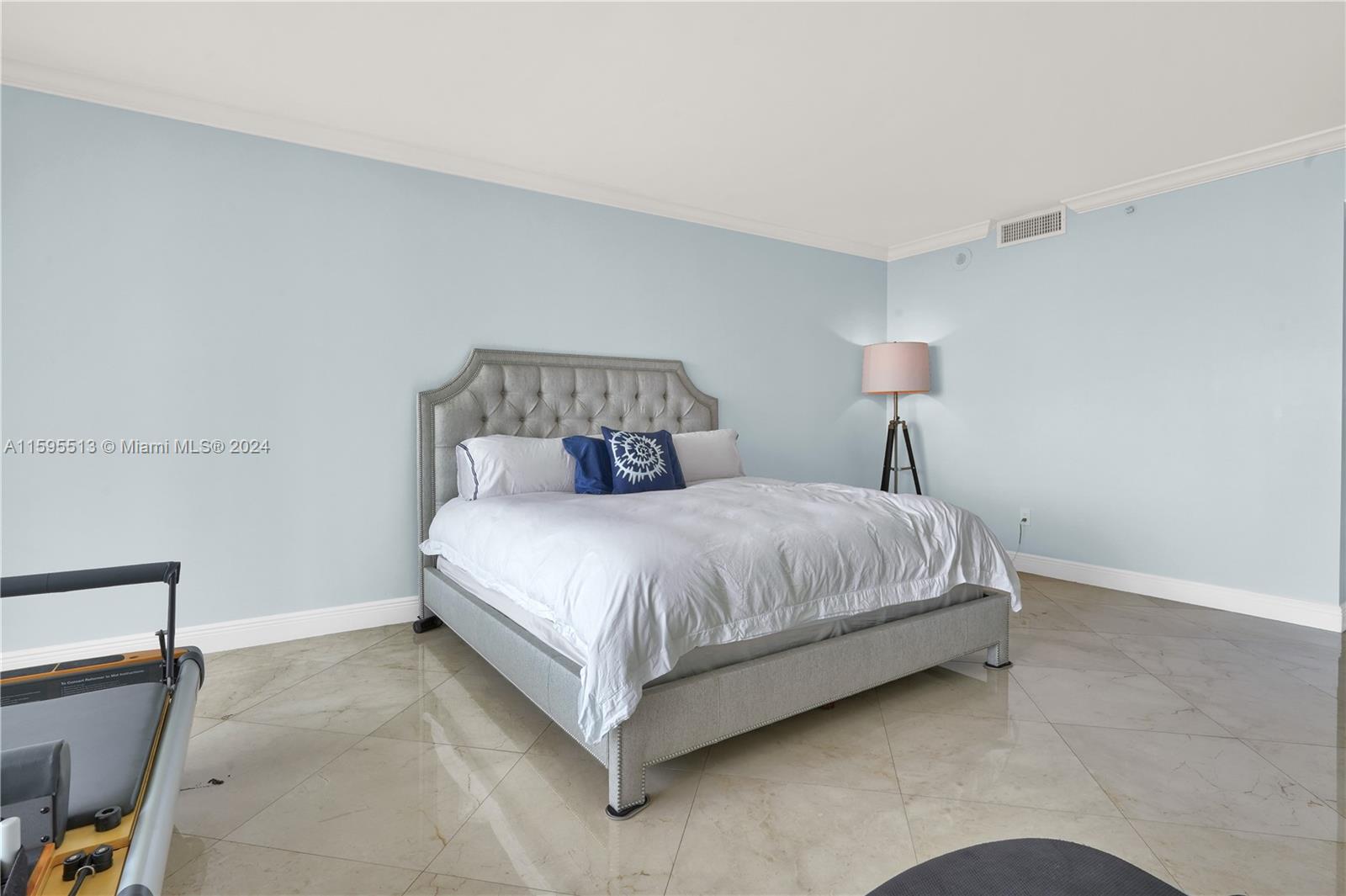 THE EXECUTIVE RESIDENCES - Residential